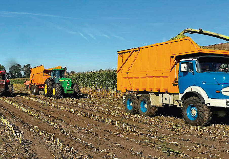 De afgelopen maand hebben weer veel trekkers en werktuigen de revue gepasseerd. Tijdens demodagen, ploegwedstrijden, oogsten, rooien en meer kwamen weer fantastische combinaties in acties. Bekijk welke dat waren in Trekkerweb Highlights.