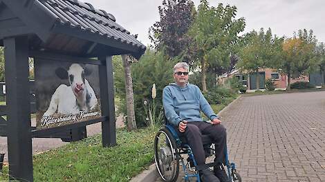 Na een ernstig bedrijfsongeval belandde kalverhouder Reinard Kroneman (57) uit Nunspeet (GD) in een rolstoel en moest hij alles opnieuw leren.