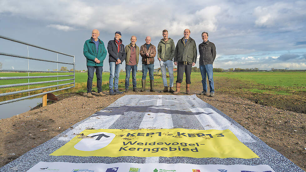 Samenwerken voor langdurig weidevogelbeheer in Zuid-Holland. Derde van rechts: Sietse Rodenburg.