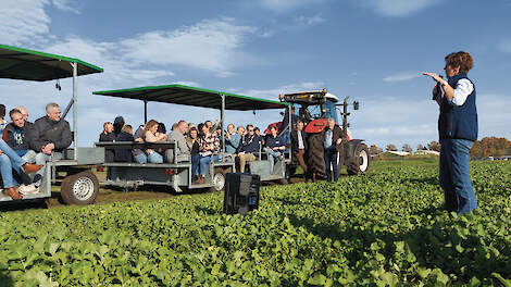 Brigitte Kroonen-Backbier wijst erop dat al sinds 1990-1995 wordt gewerkt aan de uitspoeling.