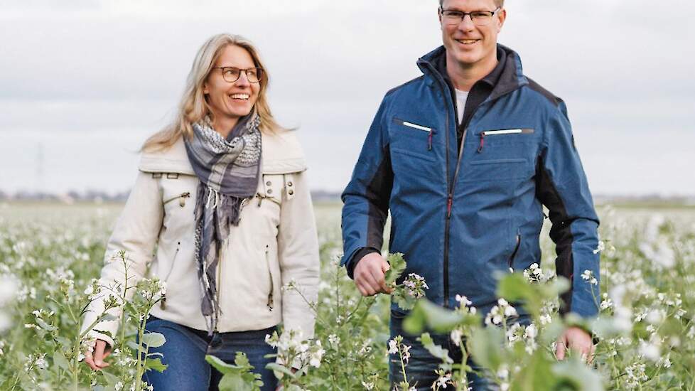 Jaap en Christien Dun stapten deels over op biologisch, experimenteren met strokenteelt, geven rondleidingen en zijn geïnteresseerd in de kruidenteelt.