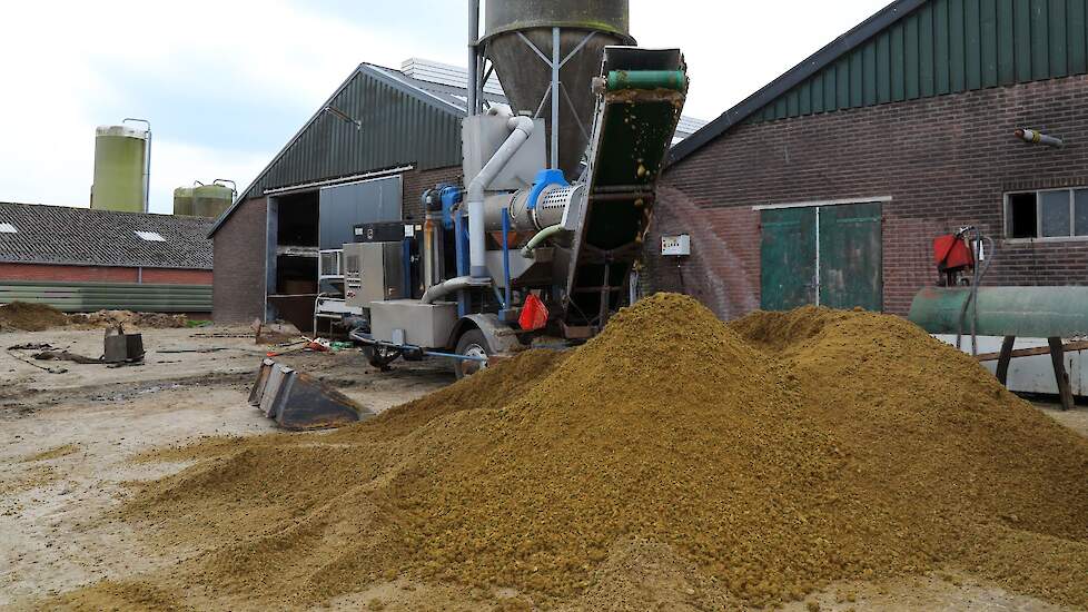 Archiefbeeld van een mobiele mestscheider.