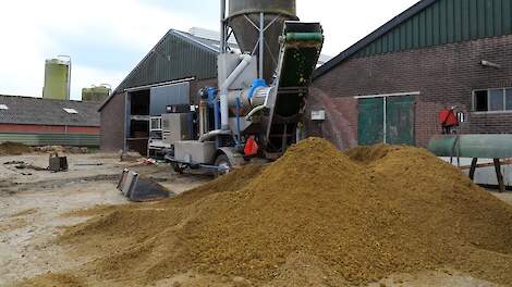 Archiefbeeld van een mobiele mestscheider.