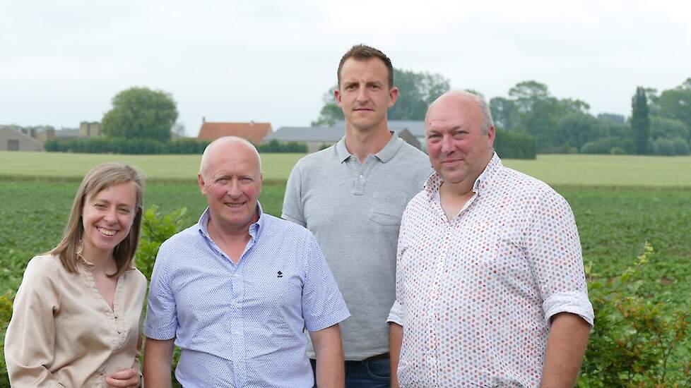 Van links naar rechts het kernbestuur van de Landsbond Pluimvee: Delphine Vandaele (ondervoorzitter), Danny Coulier (externe communicatie), Martijn Chombaere (beleidsmedewerker) en Chris Dhondt (nationaal voorzitter).