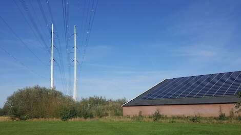 Beeld van een willekeurige 380 kv-hoogspanningsmast ter illustratie.