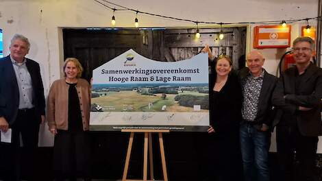 Vlnr: Ernest de Groot (Aa en Maas), Antoinette Maas (Land van Cuijk), Mary Fiers (Groen Ontwikkelfonds Brabant), Jan Fenten (Staatsbosbeheer) en Joris Hogenboom (Brabants Landschap).