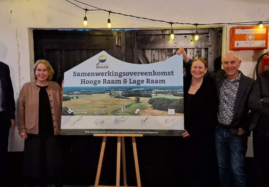 Vlnr: Ernest de Groot (Aa en Maas), Antoinette Maas (Land van Cuijk), Mary Fiers (Groen Ontwikkelfonds Brabant), Jan Fenten (Staatsbosbeheer) en Joris Hogenboom (Brabants Landschap).