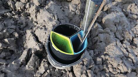 Een speciale emmer om onderscheid tussen de monsters te houden.