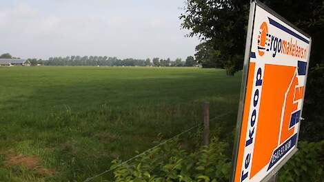 Veel agrariërs krijgen er vroeg of laat mee te maken: een brief van de gemeente, waarin staat dat er een voorkeursrecht op hun grond is gelegd.
