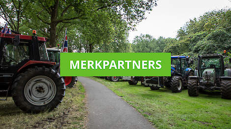 Verschillende geparkeerde trekkers