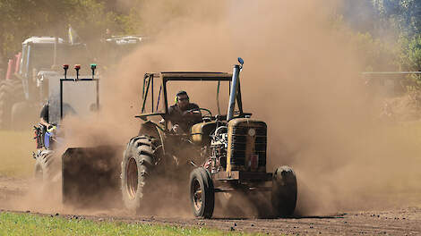 Oskar Eklund in de klasse boven 5 ton met een Zweedse Bolinder Munktell 55.