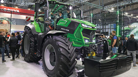 Trekker in de Agritechnica beurshal