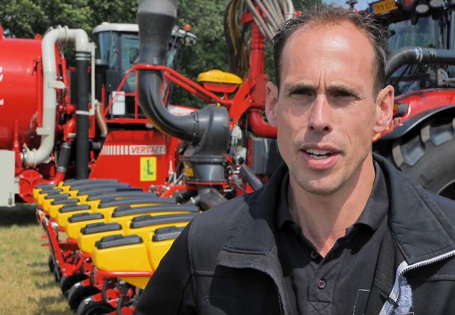Loonwerker Marcel Betten deed bemestingsproeven in maïs op droge zandgrond.