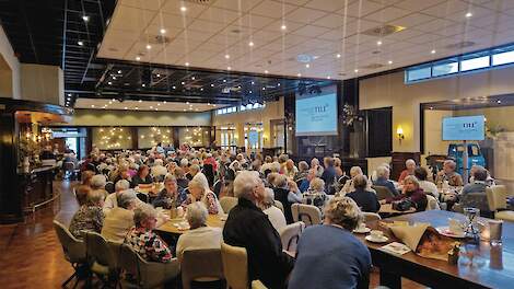Tijdens een drukbezochte themadag luisterden 130 vrouwen naar de woorden van Van Beek en Oldeniel-Boerhof.