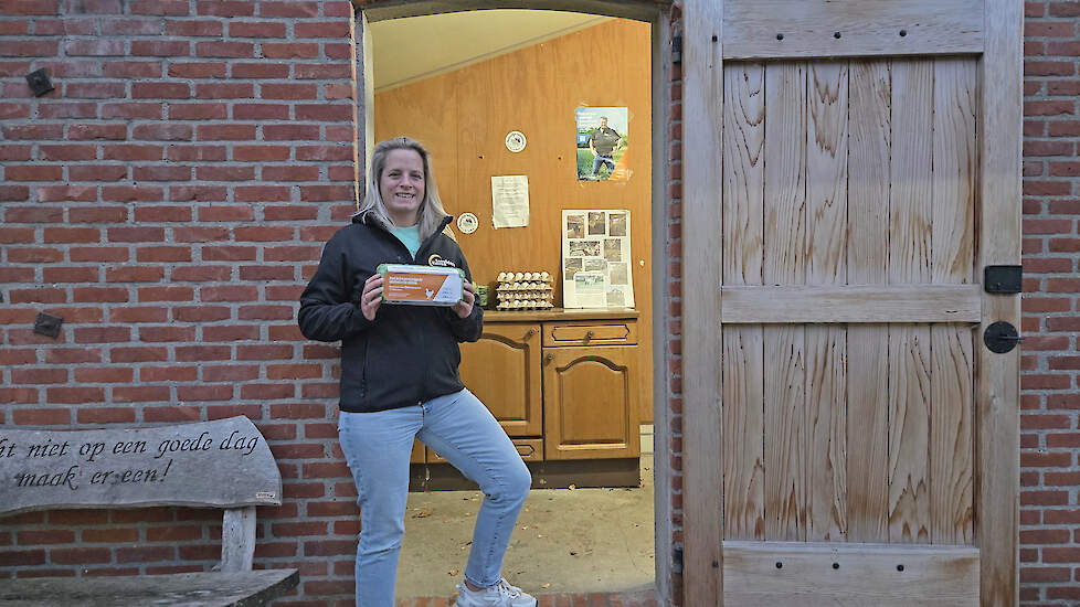 Marlou Smulders met haar opvallende eierdozen