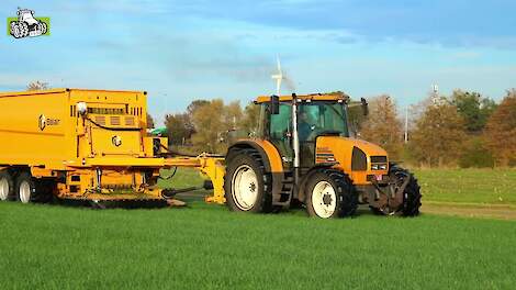 Vers gras voeren met de Bélair zelfladende zero graze maaiwagen