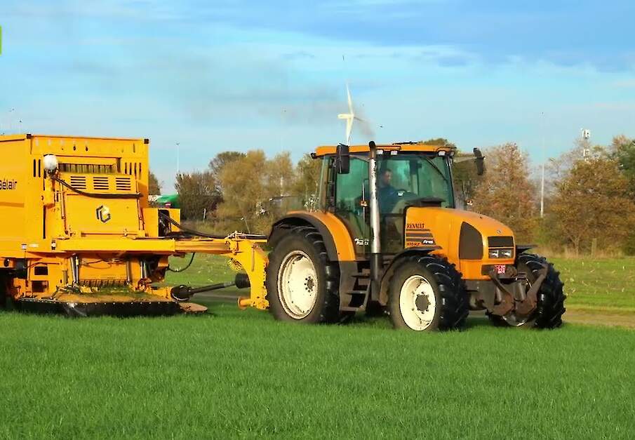 Vers gras voeren met de Bélair zelfladende zero graze maaiwagen
