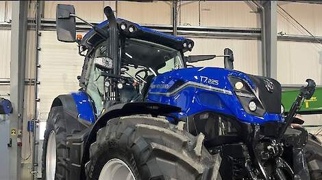 New Holland T7.225 SWB straalt op de show van Kort in Erica