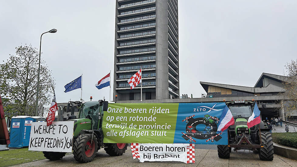 Boerenprotest bij het provinciehuis in Den Bosch.