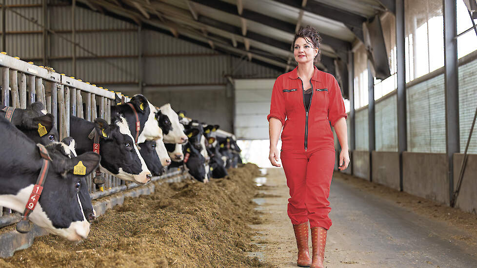 Tanja van de Ven-Vogels in de stal
