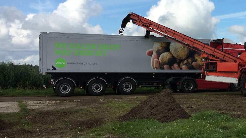 Campagne Avebe zetmeelaardappelen transport laden vrachtwagen