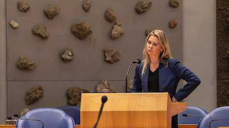 Minister Wiersma kijkt ontevreden