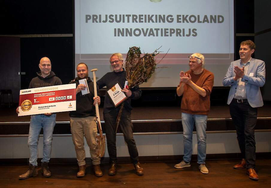 De winnaars van 2025. Van links naar rechts: Albert Hulleman, Gerrit Marsman jr, Gerrit Marsman sr, en juryleden Kees van Veluw en Ramon van der Tol.