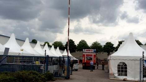 Een dag van te voren zijn ze bij Van Osch druk in de weer met de voorbereidingen op de open dag en het symposium.