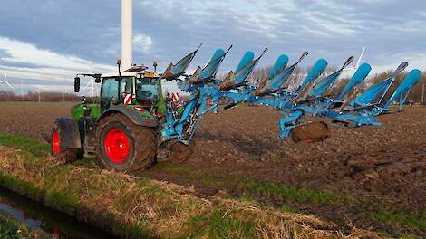 Lemken Juwel 8i, 6-schaar on-land ploegen in de klei