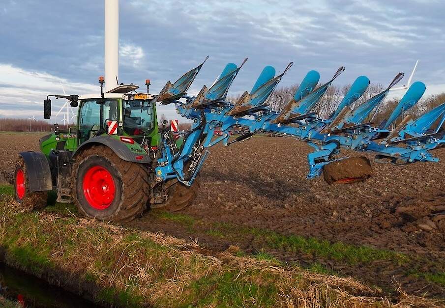 Lemken Juwel 8i, 6-schaar on-land ploegen in de klei