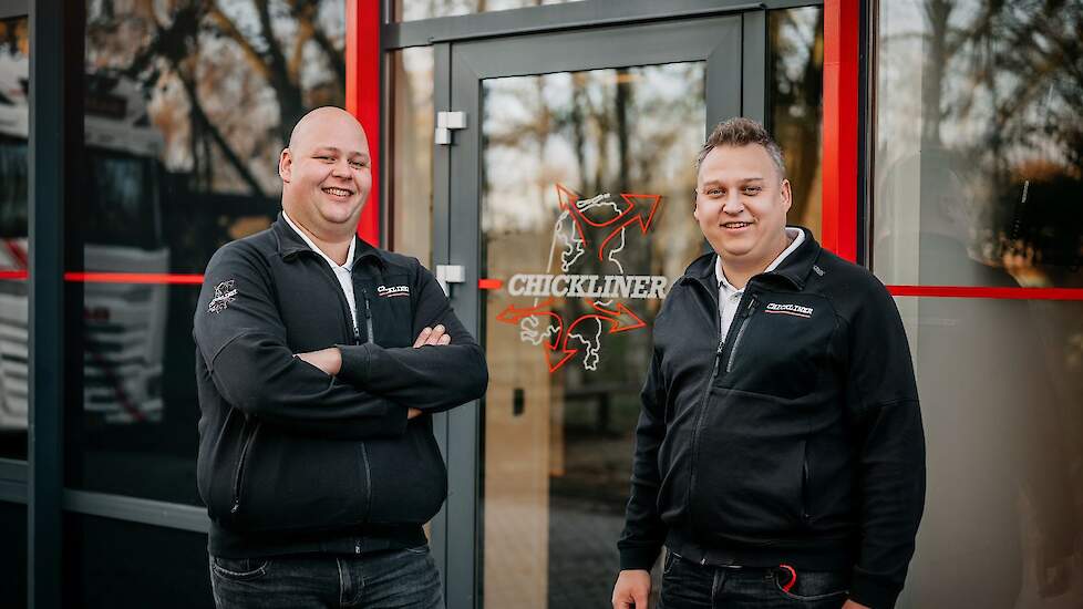 Alfred Hazeleger (links) en zijn broer Marten Hazeleger (rechts) hebben sinds kort de leiding over Chickliner. Marten is de nieuwe algemeen directeur van het familiebedrijf uit Renswoude (UT)