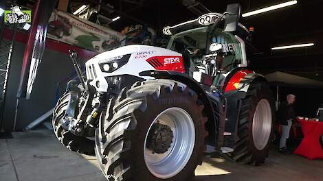 De gloednieuwe Steyr Impuls 6200 CVT schitterde bij MCV in Valthermond