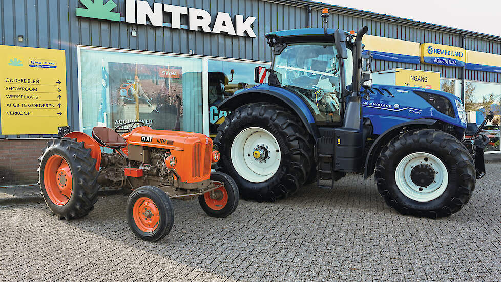 De Fiat, het merk waar het ooit mee begon, naast de nieuwste New Holland T7.245.