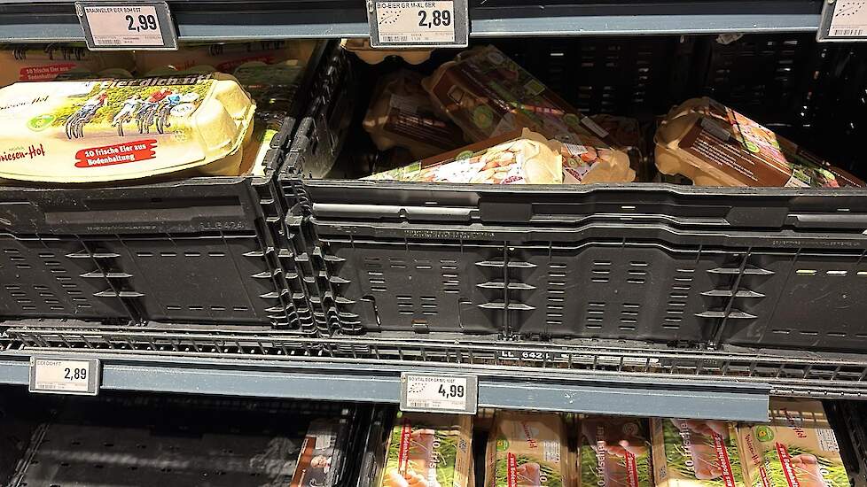 Eierhandelaren verwachten dat het meerdere weken duurt voordat de supermarktschappen in Duitsland weer beter gevuld zijn.