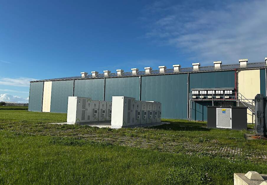 De batterij bij Rainbow Colors in Andijk.