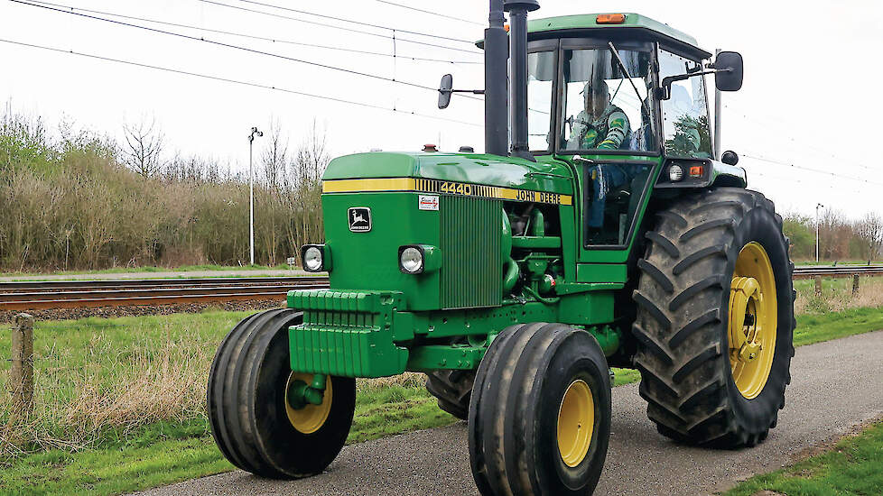 Wim Schaars op zijn John Deere 4440