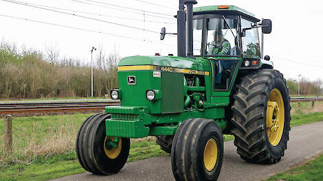Wim Schaars op zijn John Deere 4440