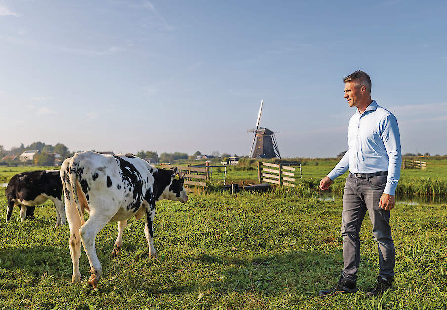 Jan Arie Koorevaar in de wei