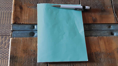 Een varkenshouder uit Reusel (NB) eist voor de Raad van State een vergunning voor een stal terug die door de gemeente is ingetrokken.