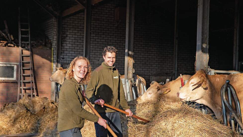 Stan en Emmely bij hun rundvee.