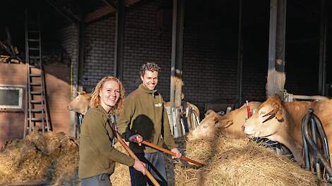 Stan en Emmely bij hun rundvee.