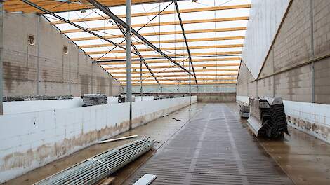 De Europese Commissie staat achter de plannen van het kabinet-Jetten voor een &lsquo;substanti&euml;le&rsquo; inkrimping van de veestapel en bijgevolg forse financi&euml;le aderlating voor de veehouderijsector.