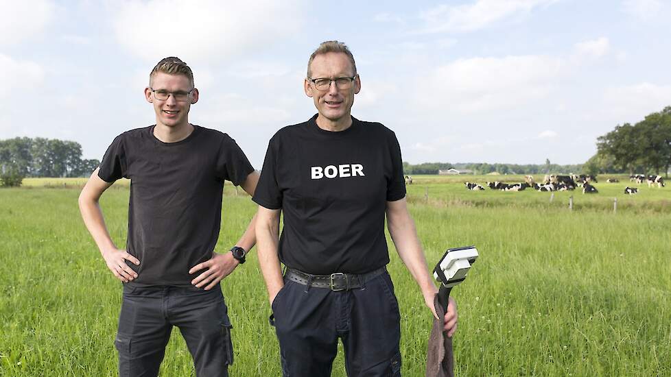 Netwerkdeelnemers Rudie en zoon Bart Freriks in Luttenberg (OV).