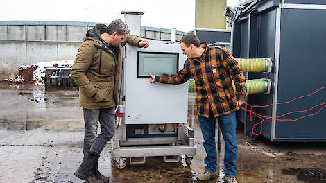 Willem en Johan bij de verrijdbare procesunit