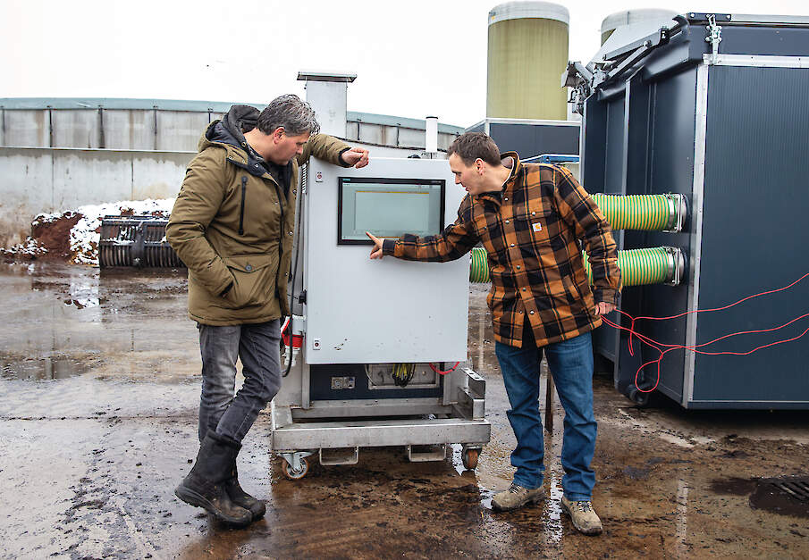 Willem en Johan bij de verrijdbare procesunit