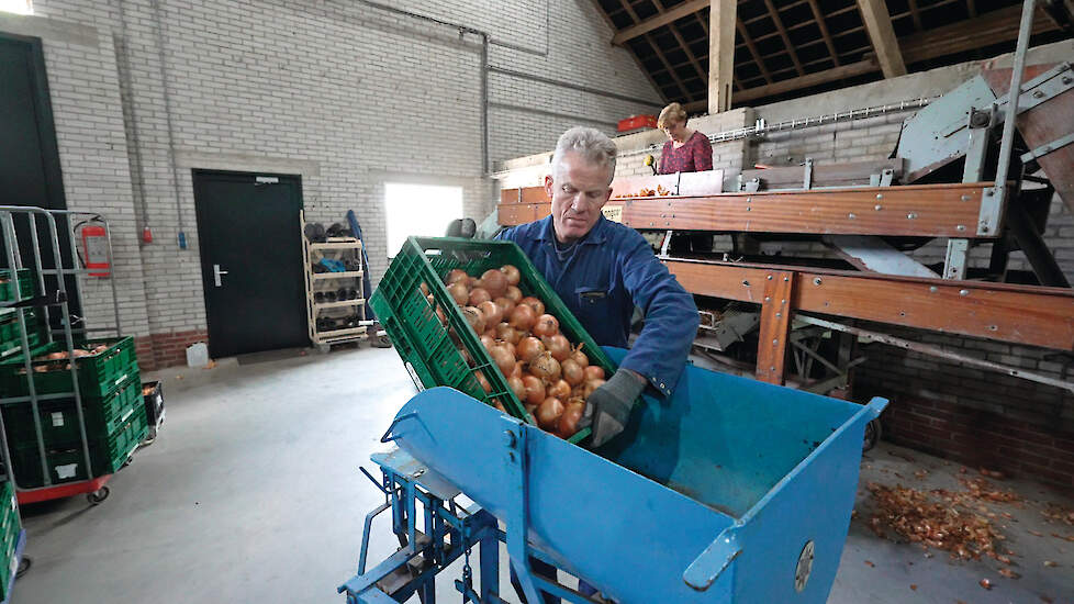 Leendert van Wijk in zijn volledig omgebouwde koeienstal.