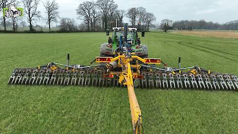 Loonbedrijf Westerveld uit Breedenbroek aan het sleepslangen