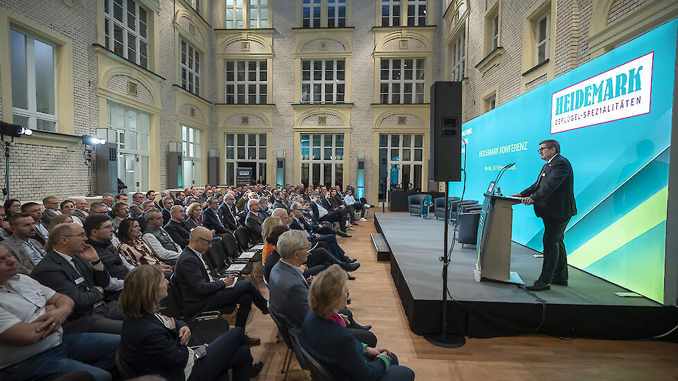 Zo'n 150 vertegenwoordigers uit de politiek, de landbouw, het bedrijfsleven en de wetenschap bespraken afgelopen dinsdag in Berlijn de toekomst van de veehouderij in Duitsland.