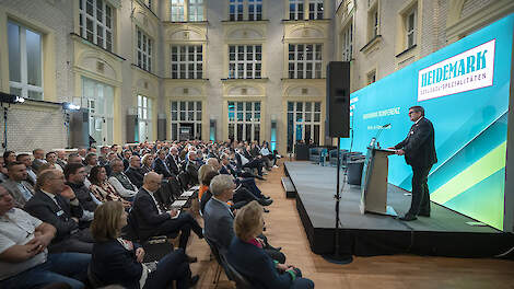 Zo'n 150 vertegenwoordigers uit de politiek, de landbouw, het bedrijfsleven en de wetenschap bespraken afgelopen dinsdag in Berlijn de toekomst van de veehouderij in Duitsland.