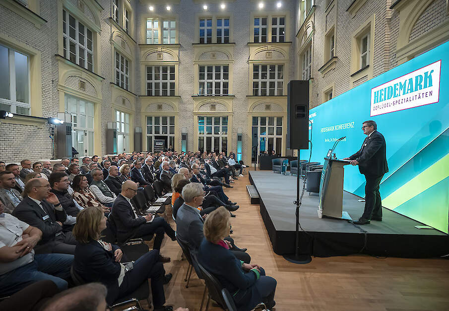 Zo'n 150 vertegenwoordigers uit de politiek, de landbouw, het bedrijfsleven en de wetenschap bespraken afgelopen dinsdag in Berlijn de toekomst van de veehouderij in Duitsland.